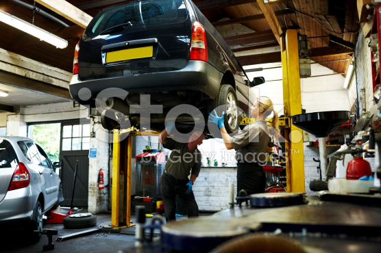 Huollamme kaikki merkit ammattitaidolla